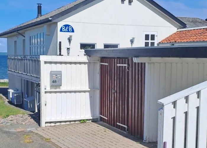B&B Strandhuset فندق مبيت وإفطار 3*